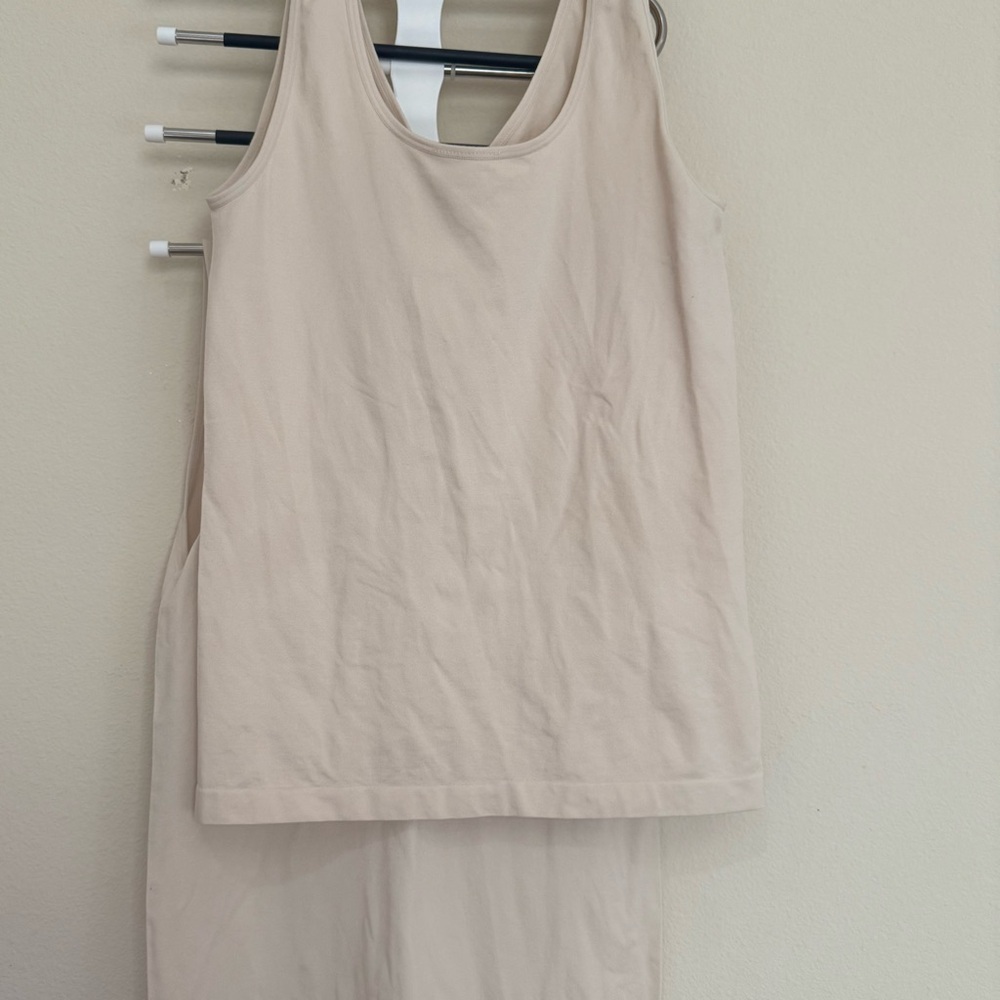 Seamless Reversible Camisoles / Tank Tops light compression Size Medium Set of 2